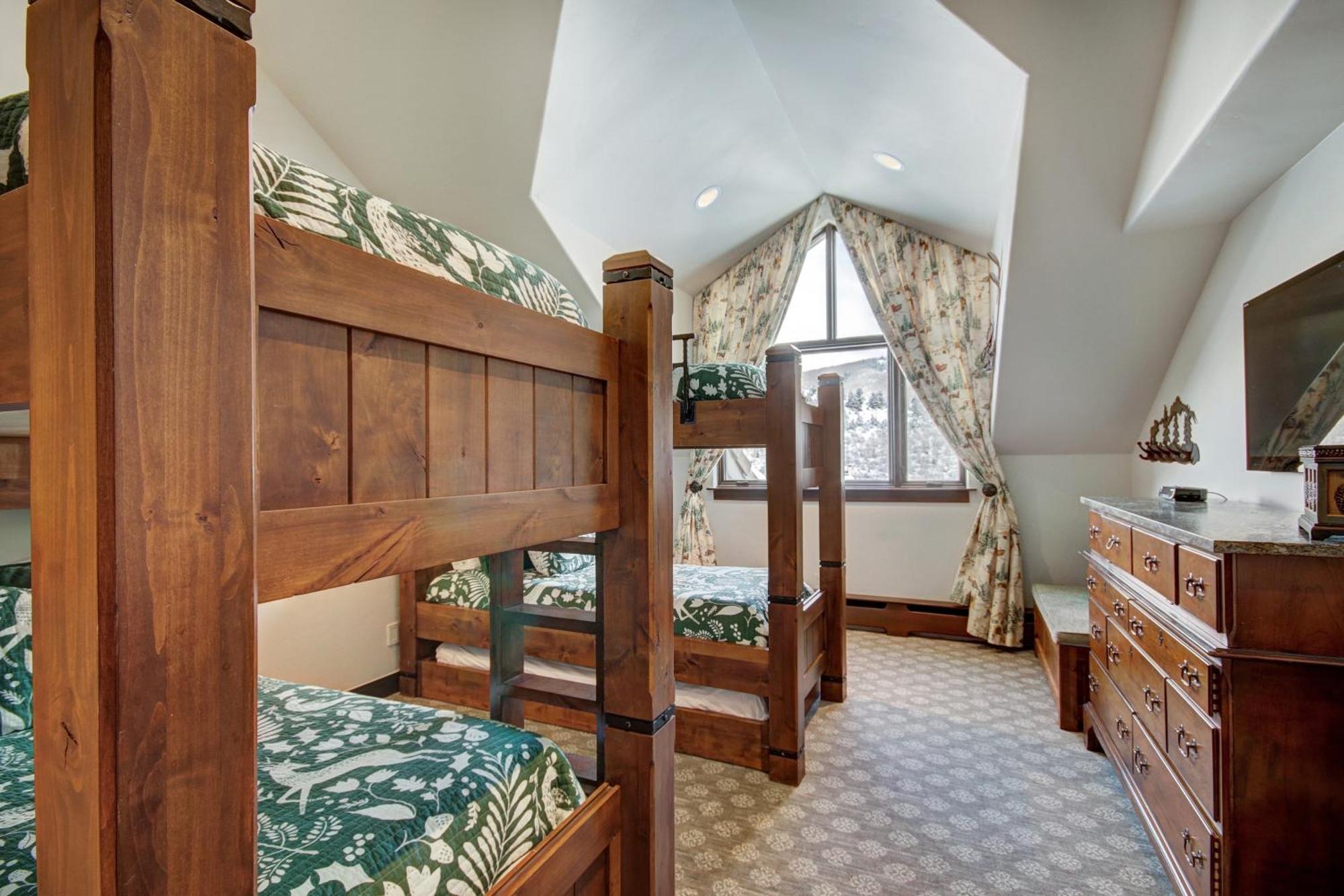 Luxury Ski-In 3 Bedroom Penthouse Inside Pines Lodge, Sleeps 10! Condo بيفر كريك المظهر الخارجي الصورة