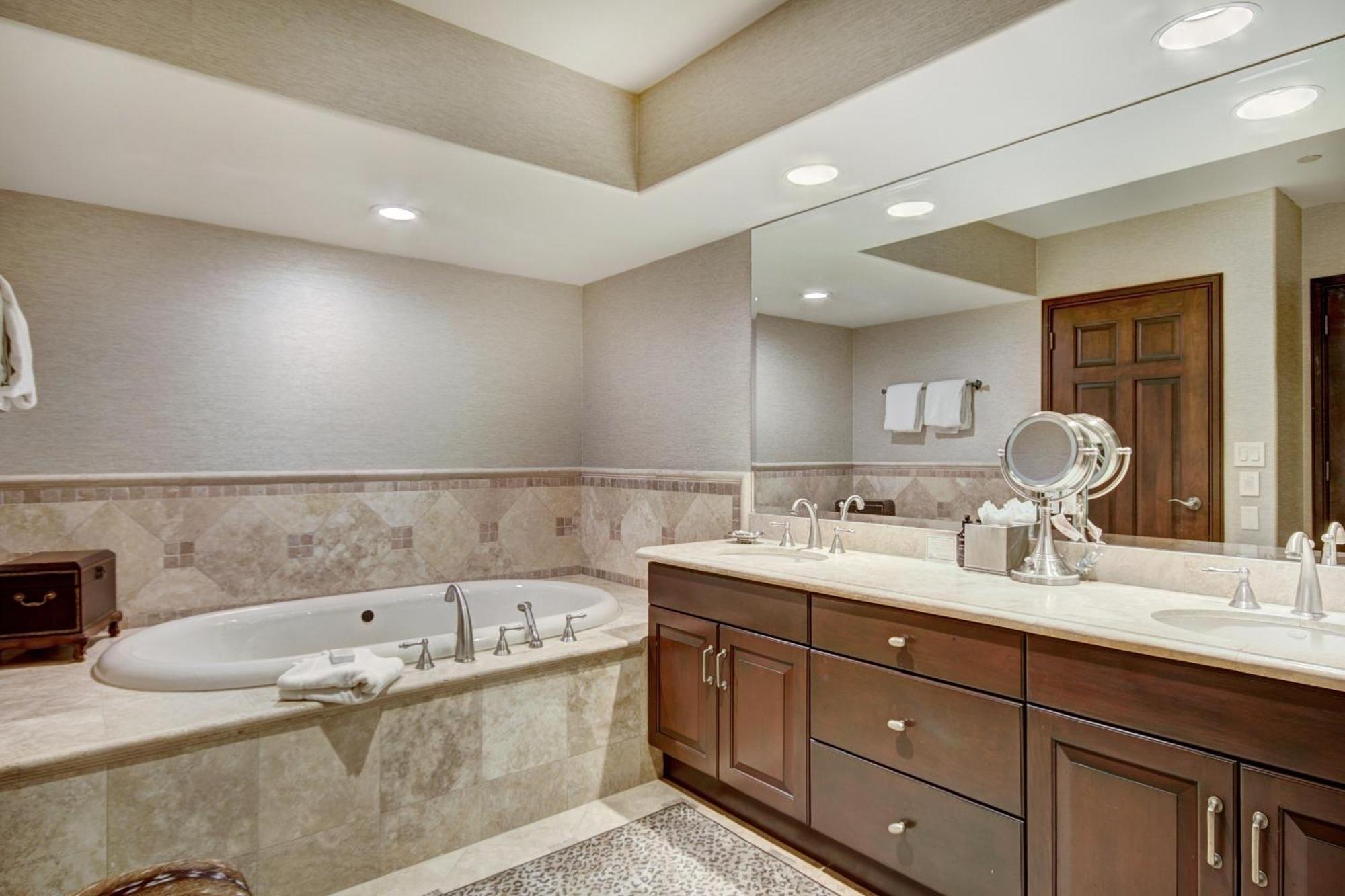 Luxury Ski-In 3 Bedroom Penthouse Inside Pines Lodge, Sleeps 10! Condo بيفر كريك المظهر الخارجي الصورة