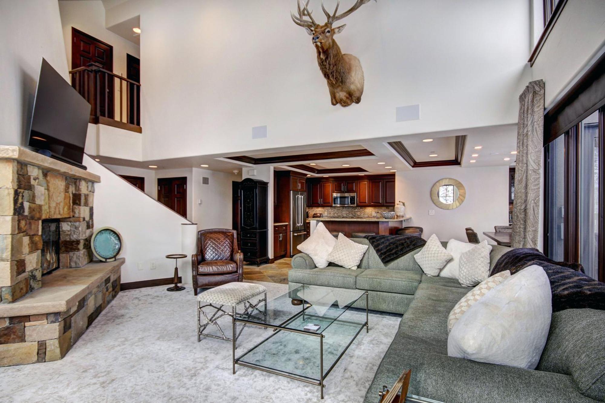 Luxury Ski-In 3 Bedroom Penthouse Inside Pines Lodge, Sleeps 10! Condo بيفر كريك المظهر الخارجي الصورة